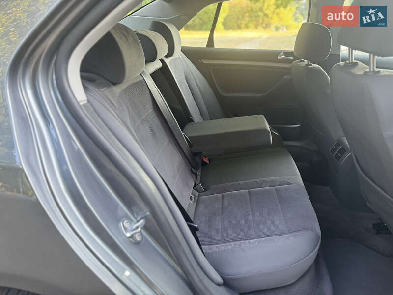 Седан Volkswagen Jetta 2007 в Рівному