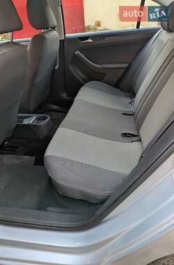 Седан Volkswagen Jetta 2013 в 