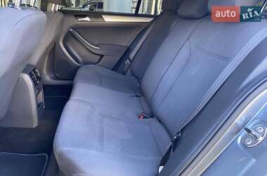 Седан Volkswagen Jetta 2011 в 