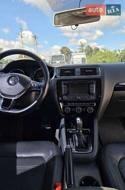 Седан Volkswagen Jetta 2015 в 