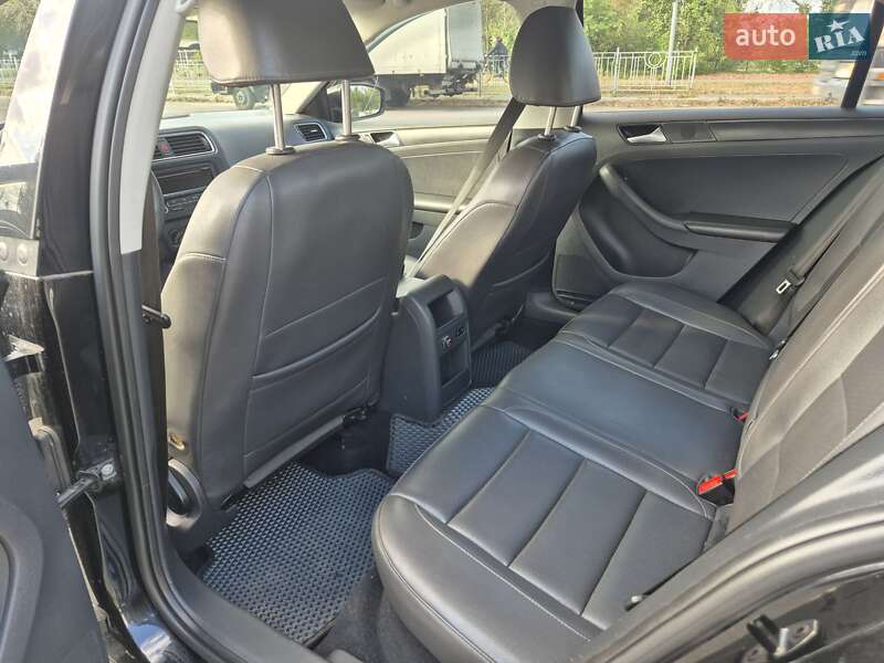 Седан Volkswagen Jetta 2014 в Києві