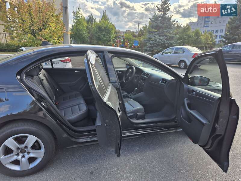Седан Volkswagen Jetta 2014 в Києві