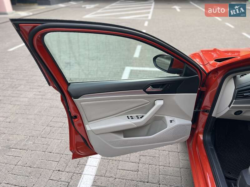 Седан Volkswagen Jetta 2019 в Киеве