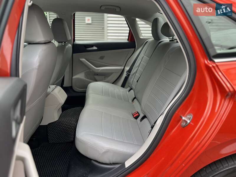 Седан Volkswagen Jetta 2019 в Киеве
