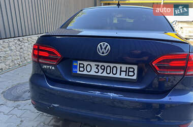 Седан Volkswagen Jetta 2013 в 