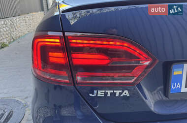 Седан Volkswagen Jetta 2013 в 