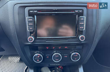 Седан Volkswagen Jetta 2013 в 