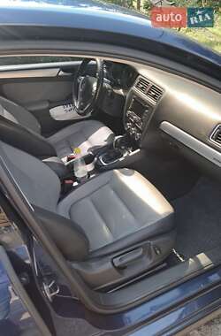 Седан Volkswagen Jetta 2013 в 