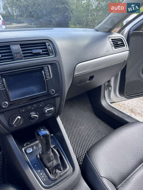 Седан Volkswagen Jetta 2016 в Новомосковську