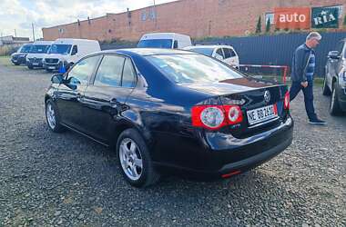 Седан Volkswagen Jetta 2010 в 