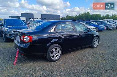 Седан Volkswagen Jetta 2010 в 