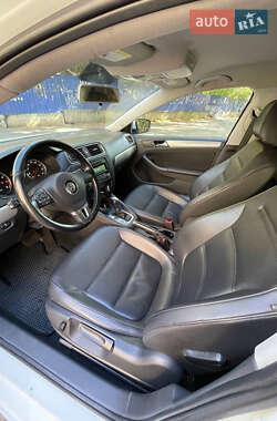 Седан Volkswagen Jetta 2014 в 