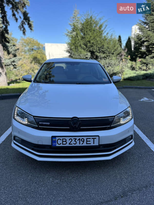 Седан Volkswagen Jetta 2015 в 