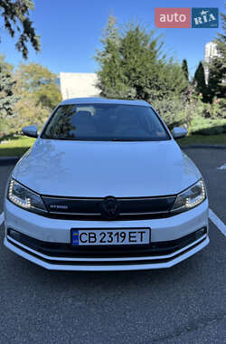 Седан Volkswagen Jetta 2015 в 