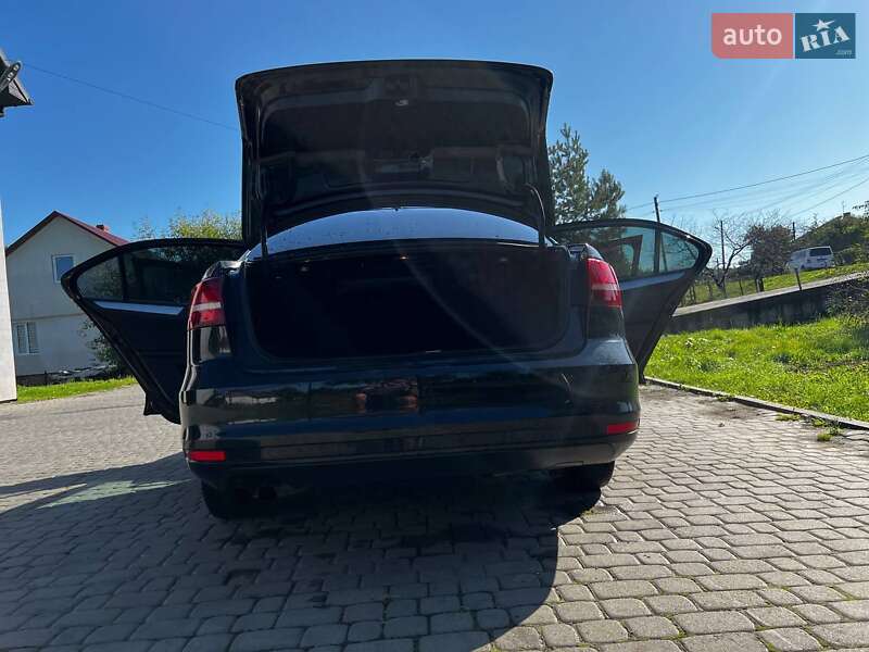 Седан Volkswagen Jetta 2016 в Львове