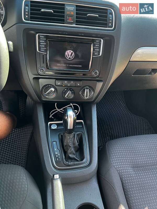 Седан Volkswagen Jetta 2016 в Львове