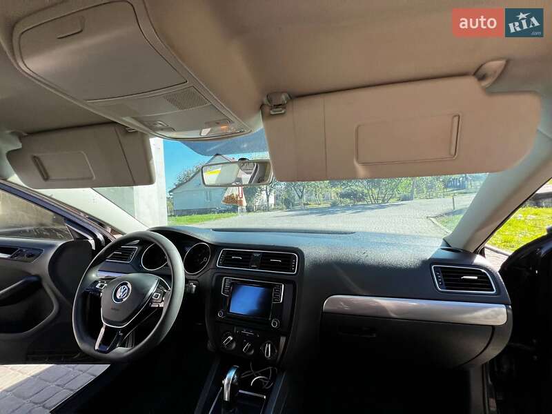 Седан Volkswagen Jetta 2016 в Львове