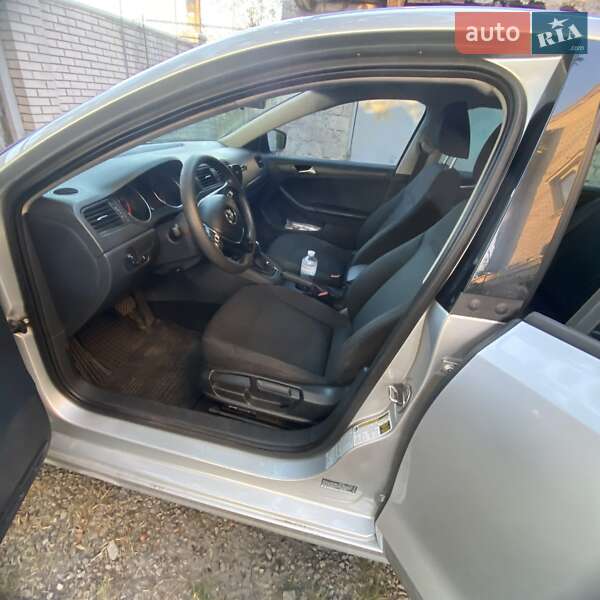 Седан Volkswagen Jetta 2015 в Києві