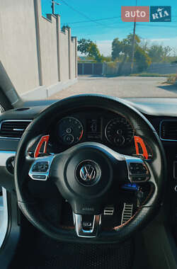 Седан Volkswagen Jetta 2012 в 