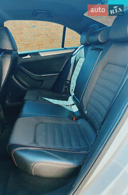 Седан Volkswagen Jetta 2012 в 
