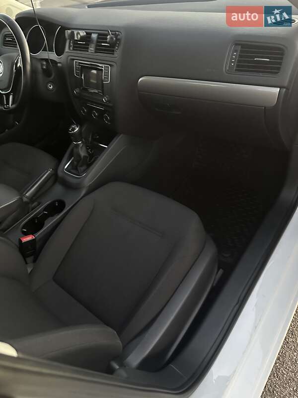 Седан Volkswagen Jetta 2016 в Києві фото 14 Седан Volkswagen Jetta 2016 в Києві