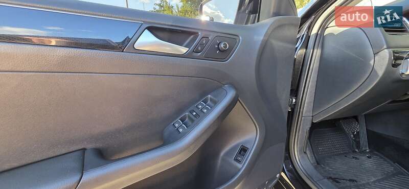 Седан Volkswagen Jetta 2015 в Києві