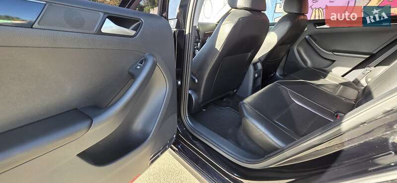 Седан Volkswagen Jetta 2015 в Києві