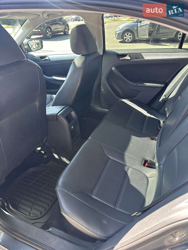Седан Volkswagen Jetta 2013 в Киеве фото 4 Седан Volkswagen Jetta 2013 в Киеве