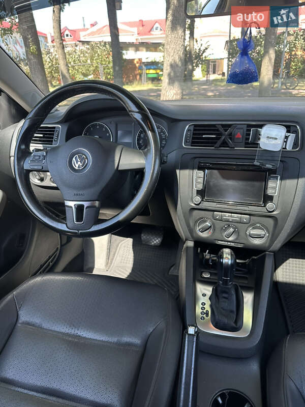 Седан Volkswagen Jetta 2013 в Киеве фото 5 Седан Volkswagen Jetta 2013 в Киеве