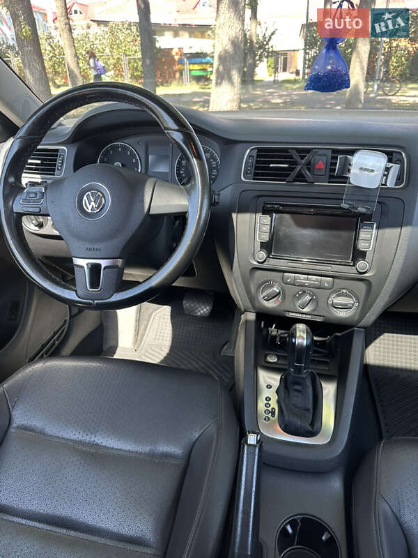 Седан Volkswagen Jetta 2013 в Киеве фото 10 Седан Volkswagen Jetta 2013 в Киеве