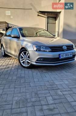 Седан Volkswagen Jetta 2015 в 