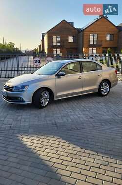 Седан Volkswagen Jetta 2015 в 
