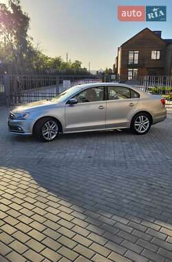 Седан Volkswagen Jetta 2015 в 