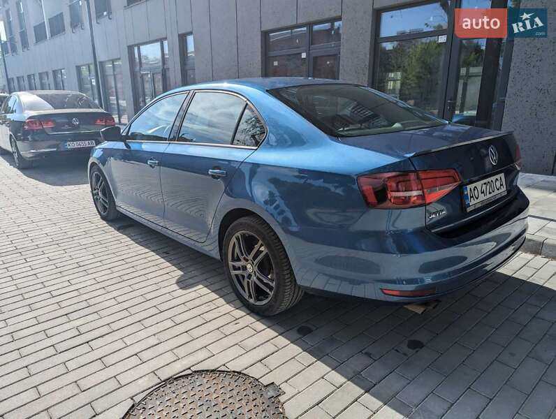 Седан Volkswagen Jetta 2015 в Ужгороді