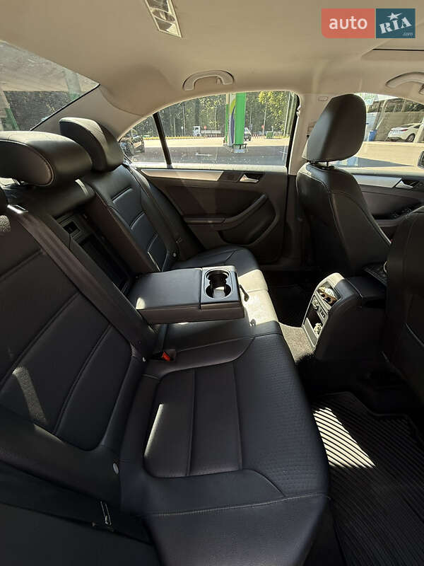 Седан Volkswagen Jetta 2013 в Киеве