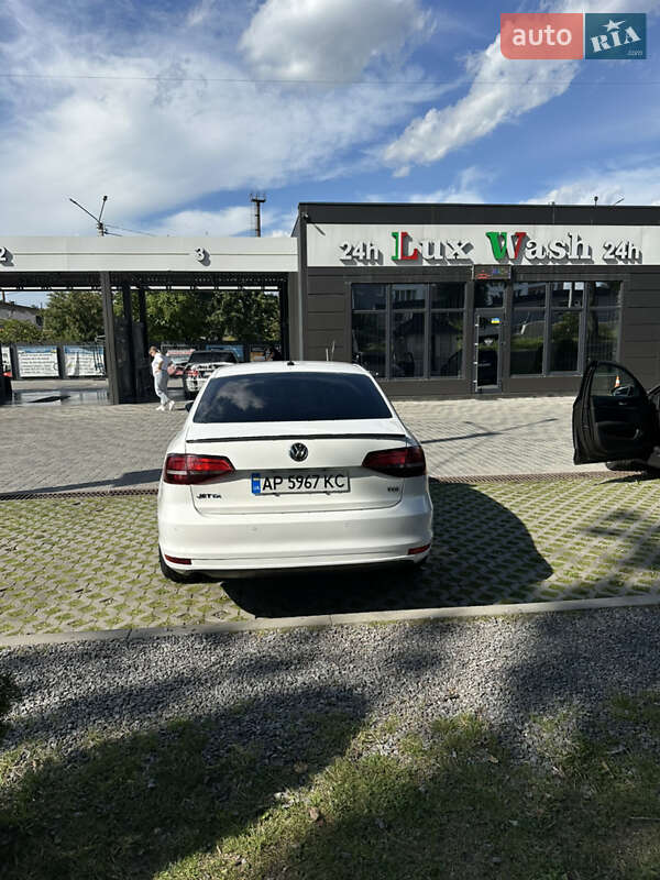 Седан Volkswagen Jetta 2016 в Тернополе