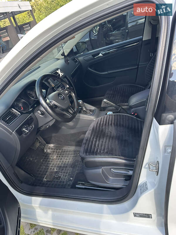 Седан Volkswagen Jetta 2016 в Тернополе