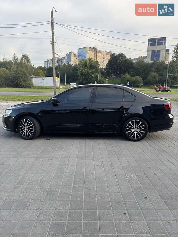 Седан Volkswagen Jetta 2016 в Львові