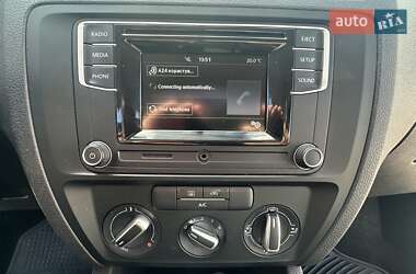 Седан Volkswagen Jetta 2017 в 