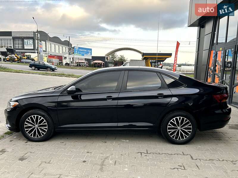 Седан Volkswagen Jetta 2019 в 