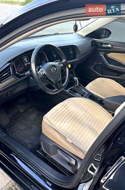 Седан Volkswagen Jetta 2019 в 