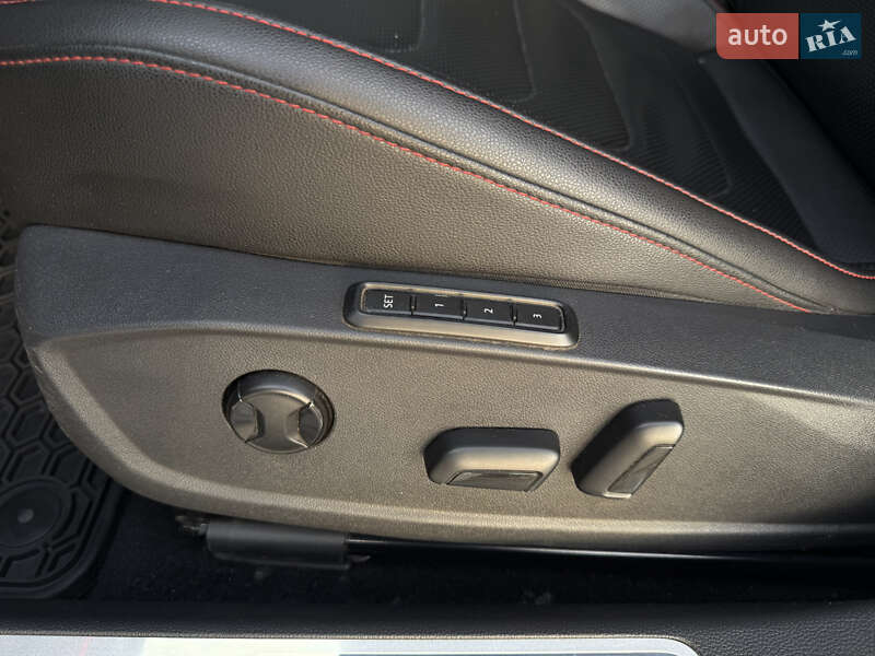 Седан Volkswagen Jetta 2019 в Ужгороді