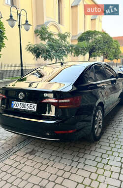 Седан Volkswagen Jetta 2019 в 