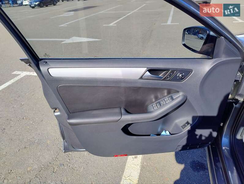 Седан Volkswagen Jetta 2012 в Киеве фото 12 Седан Volkswagen Jetta 2012 в Киеве