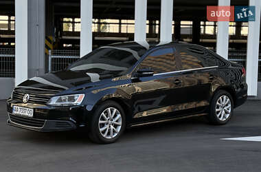 Седан Volkswagen Jetta 2012 в 