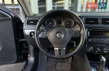 Седан Volkswagen Jetta 2012 в 
