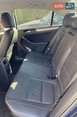 Седан Volkswagen Jetta 2011 в 