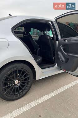 Седан Volkswagen Jetta 2014 в 