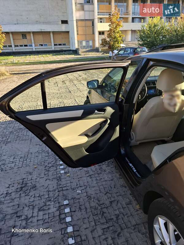 Седан Volkswagen Jetta 2010 в Києві