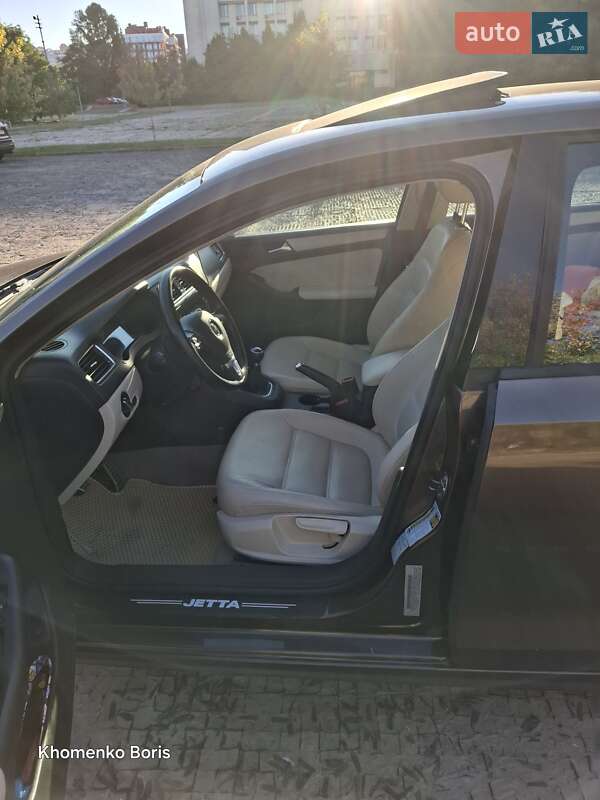 Седан Volkswagen Jetta 2010 в Києві